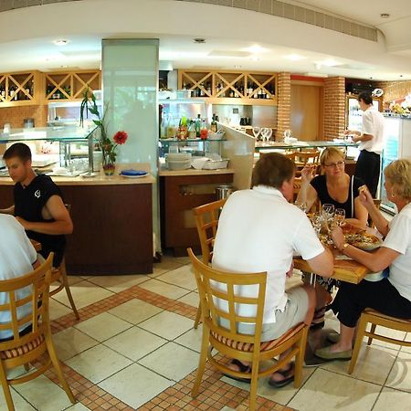 Fortina Spa Resort Sliema Restoran fotoğraf A restaurant in a hotel
