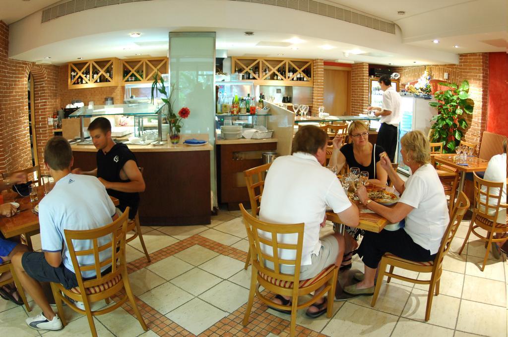 Fortina Spa Resort Sliema Restoran fotoğraf A restaurant in a hotel