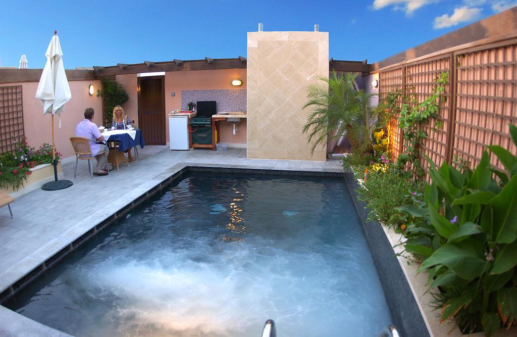 Fortina Spa Resort Sliema Dış mekan fotoğraf A rooftop pool in Marrakech, Morocco
