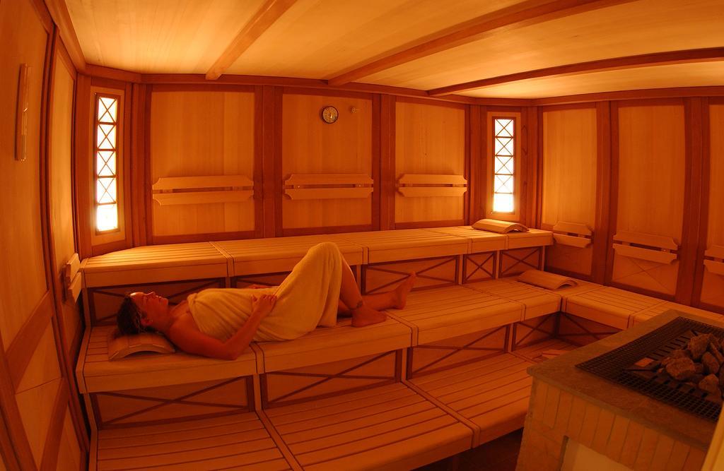 Fortina Spa Resort Sliema Dış mekan fotoğraf A modern Finnish sauna