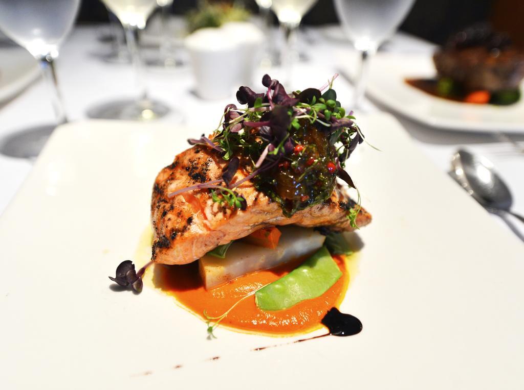 Fortina Spa Resort Sliema Dış mekan fotoğraf Salmon prepared at the restaurant