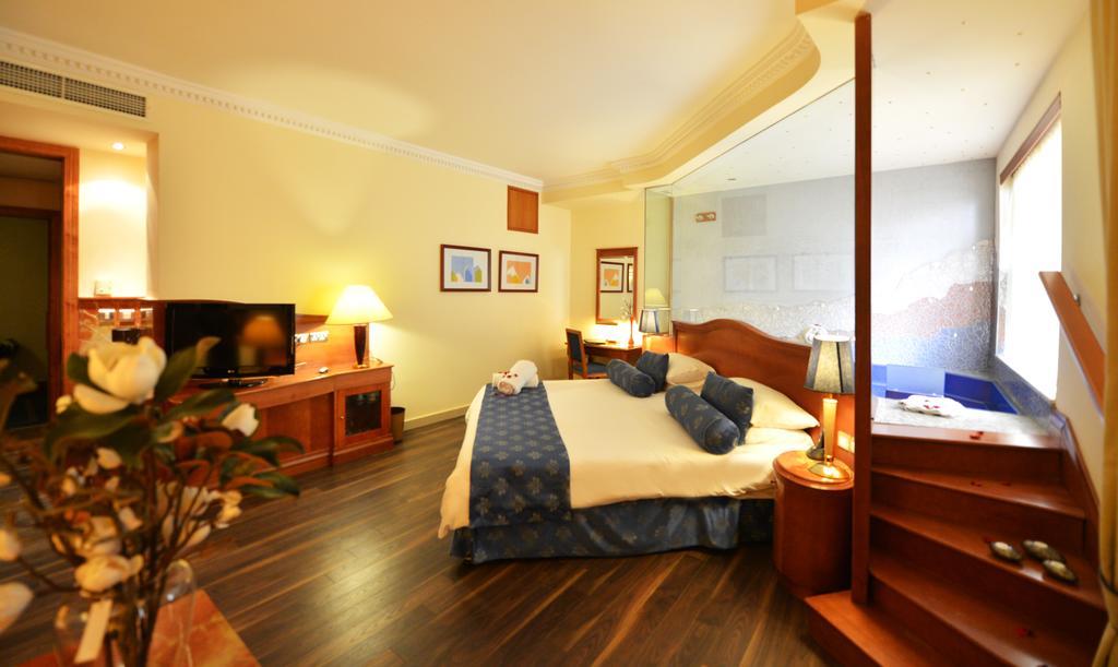 Fortina Spa Resort Sliema Dış mekan fotoğraf A room at the hotel