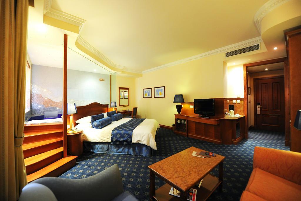 Fortina Spa Resort Sliema Dış mekan fotoğraf A room at the hotel