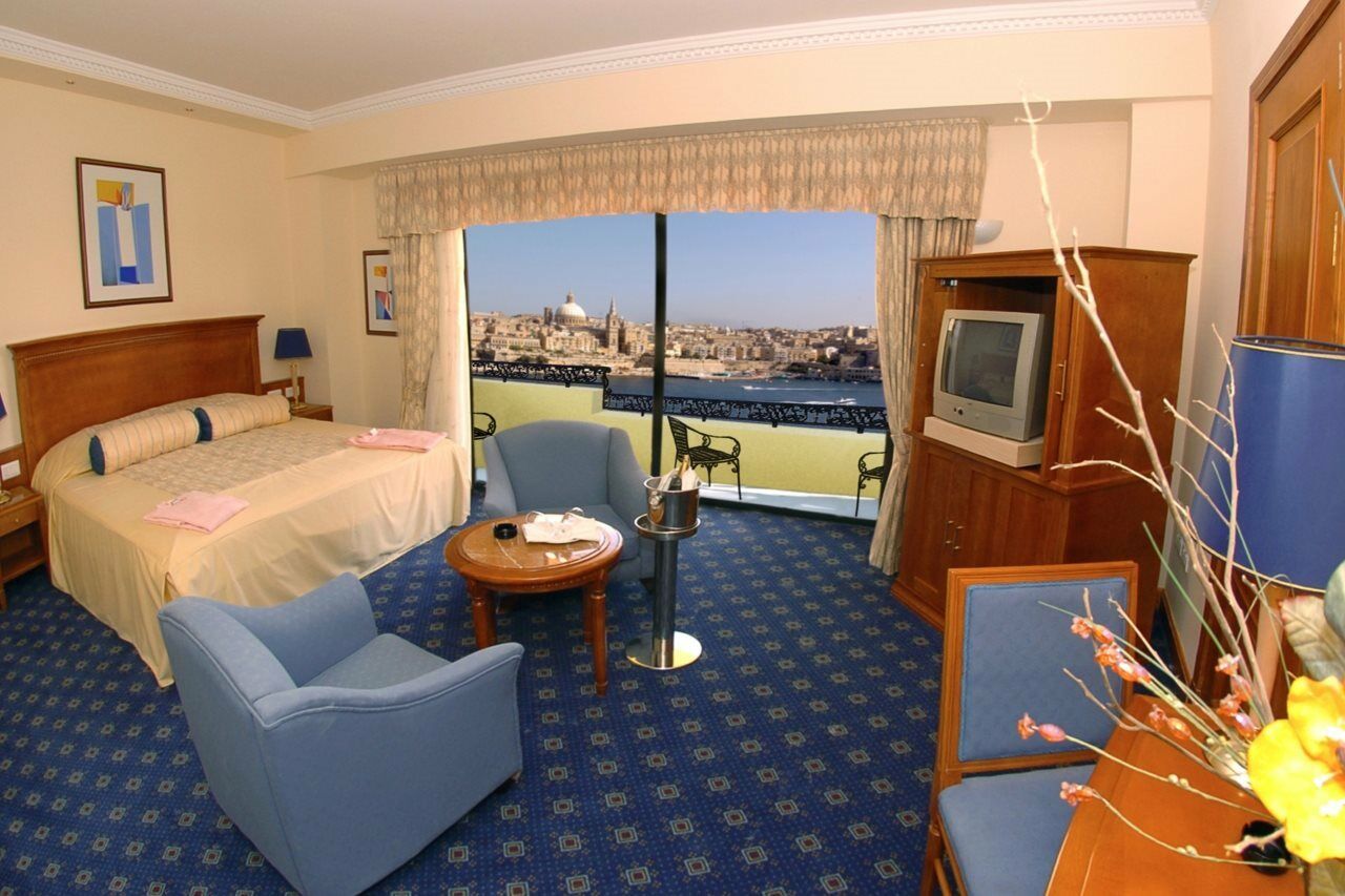 Fortina Spa Resort Sliema Dış mekan fotoğraf A room at the Phoenicia